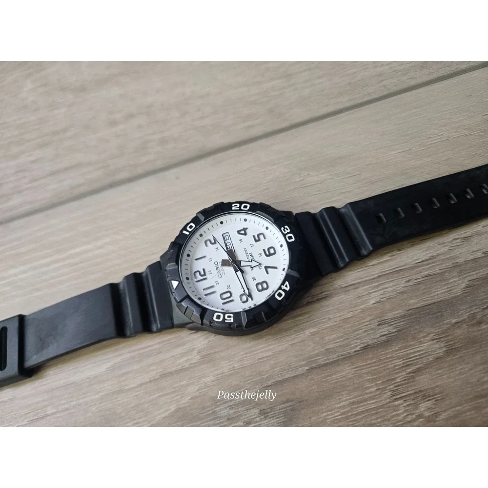 Casio Watch Mens Diver Style White Dial Day Date Black Resin Sport Quartz Y2K
